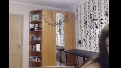 Snapshot of wavy_nights chatting on 11/19/25, 09:48 Mina online show from 11/19/25, 09:48