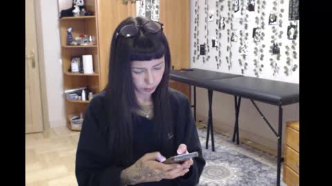 Snapshot of wavy_nights chatting on 11/22/25, 09:36 Mina online show from 11/22/25, 09:36