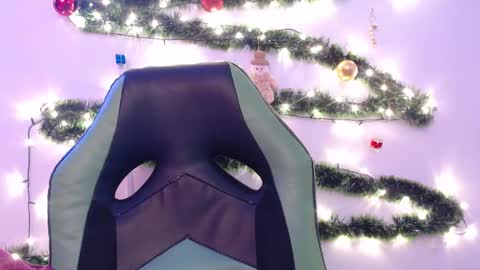 Snapshot of we_n_you chatting on 12/25/24, 04:11 Trixie 3 online show from 12/25/24, 04:11