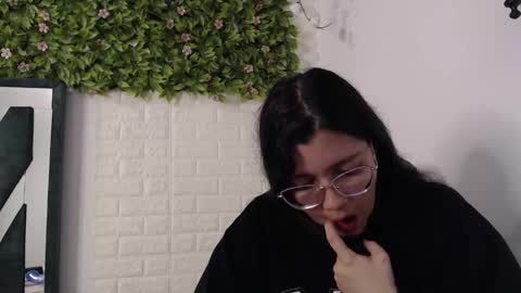 Snapshot of we_n_you chatting on 01/17/25, 09:50 Trixie 3 online show from 01/17/25, 09:50