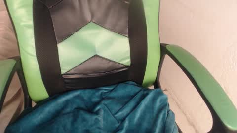 Trixie 3 online show from 10/15/25, 01:55