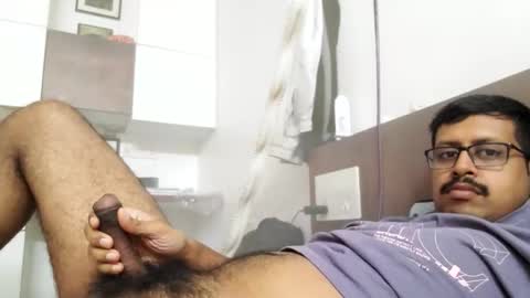 Snapshot of wearcondom chatting on 09/19/25, 07:43 sexyguy online show from 09/19/25, 07:43