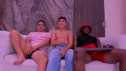 Snapshot of web_gammer_ chatting on 12/01/25, 01:49 Jhonny Dick his neighbors. online show from 12/01/25, 01:49