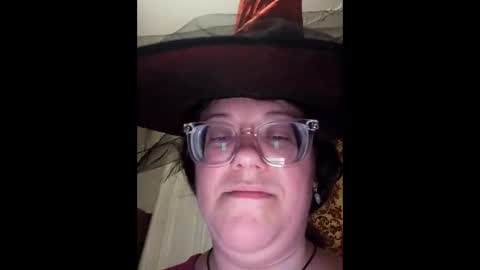 Snapshot of webgirl2 chatting on 10/31/25, 11:06 Marina online show from 10/31/25, 11:06