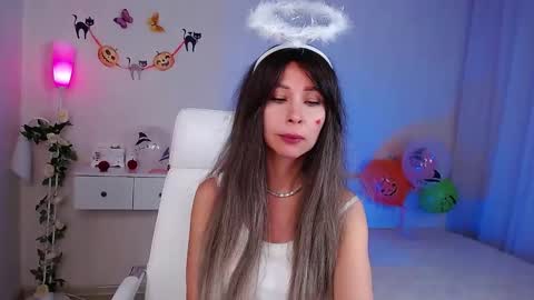 Wendi Foster online show from 10/29/25, 02:41