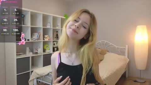 Snapshot of wendy_cutiex chatting on 09/29/25, 04:23 Wendy online show from 09/29/25, 04:23
