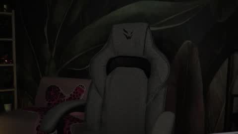 little girl who is always rightLisa online show from 10/21/25, 02:01