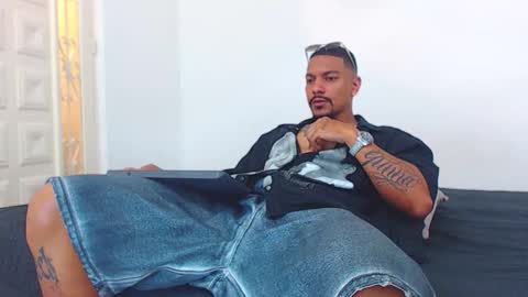 Wesley Rogger online show from 10/26/25, 05:19