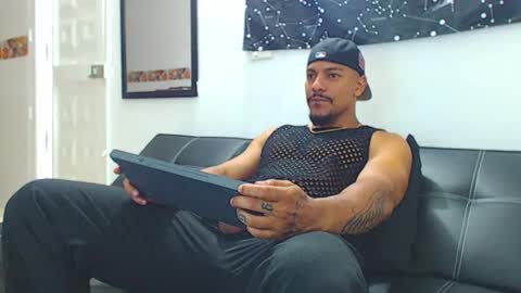 Wesley Rogger online show from 11/11/25, 10:10