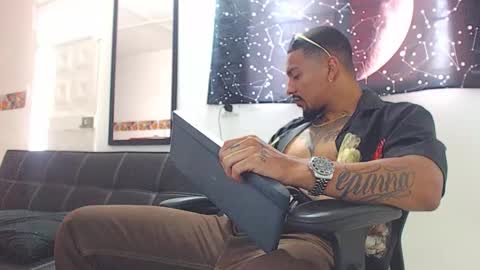 Wesley Rogger online show from 11/14/25, 07:34