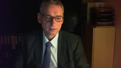 Snapshot of wetsuitedman chatting on 01/09/25, 06:04 Franz online show from 01/09/25, 06:04