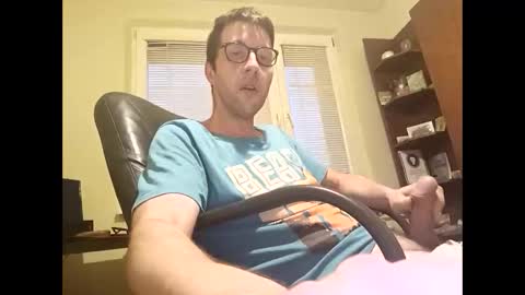 Snapshot of whatwouldyouliketosee chatting on 09/23/25, 04:15 stoffy online show from 09/23/25, 04:15