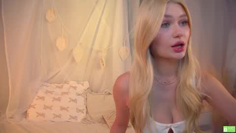 Snapshot of white_godness chatting on 02/16/25, 02:43 Chloe NEXT STREAM - 1 december online show from 02/16/25, 02:43
