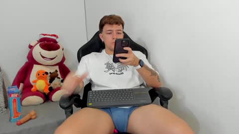 Snapshot of white_jacob chatting on 01/26/25, 07:41 Camilo R online show from 01/26/25, 07:41