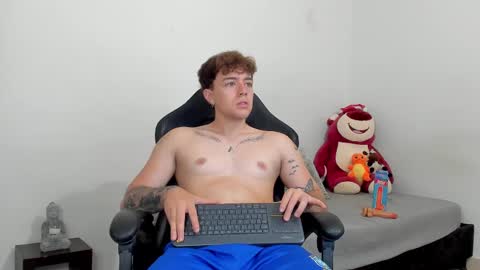 Snapshot of white_jacob chatting on 03/01/25, 01:00 Camilo R online show from 03/01/25, 01:00