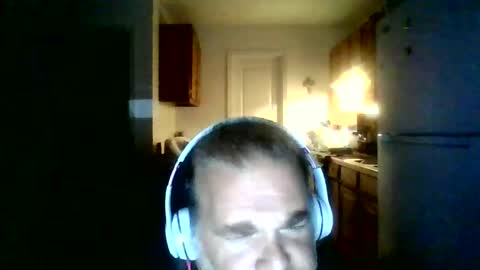 Snapshot of whiteboyguidx chatting on 10/22/25, 01:39 Tony Floyd online show from 10/22/25, 01:39