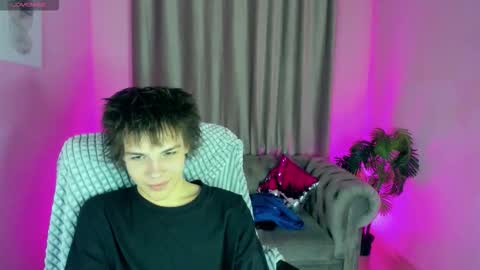 Snapshot of whiterabbit342 chatting on 10/20/25, 05:02 Geoffrey online show from 10/20/25, 05:02