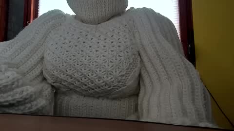 whitesweater online show from 10/01/25, 06:19