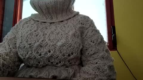 whitesweater online show from 11/26/25, 07:53