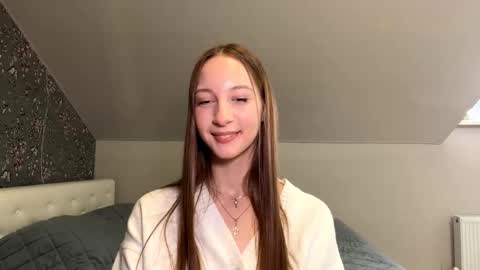 Snapshot of whitneyasp chatting on 10/20/25, 07:53 Luna Vale online show from 10/20/25, 07:53
