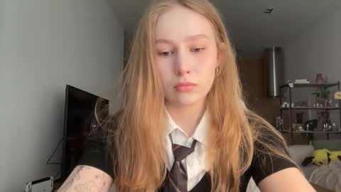 Alisa online show from 10/17/25, 07:44