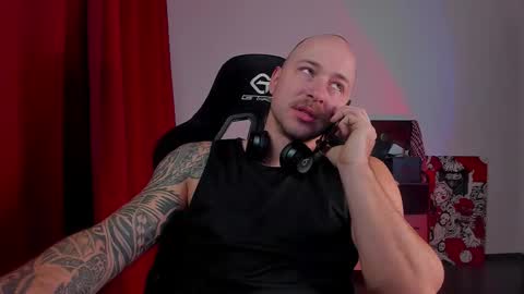 VI online show from 11/12/25, 04:07