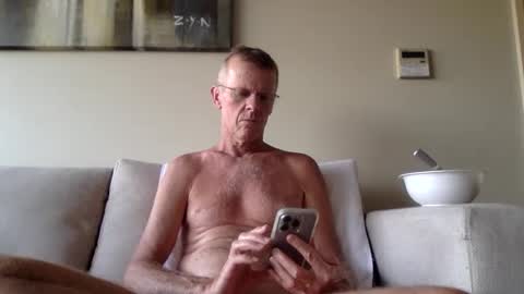 whynotfly1 online show from 10/28/25, 07:45