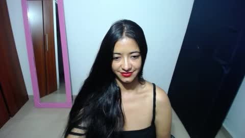 Snapshot of wifhot chatting on 01/17/25, 11:06 Ilauren online show from 01/17/25, 11:06