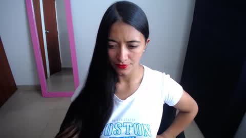 Snapshot of wifhot chatting on 02/11/25, 11:10 Ilauren online show from 02/11/25, 11:10