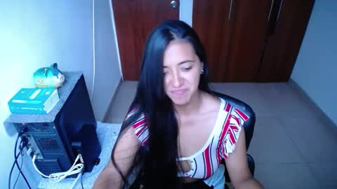 Snapshot of wifhot chatting on 09/16/25, 10:44 Ilauren online show from 09/16/25, 10:44