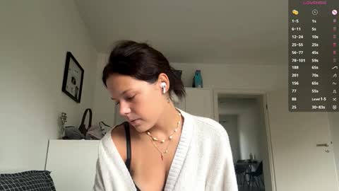 Mia online show from 10/11/25, 07:07