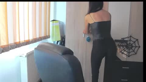 Bea online show from 10/31/25, 10:05