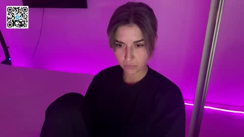 Nika online show from 11/18/25, 10:14