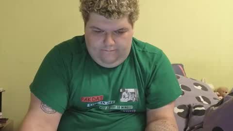 Snapshot of william_incredible chatting on 12/01/25, 11:32 Willy online show from 12/01/25, 11:32