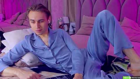 William online show from 10/08/25, 03:04