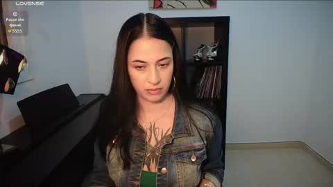 Snapshot of windy_butterfly chatting on 09/28/25, 05:51 Sara online show from 09/28/25, 05:51