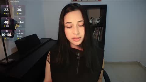 Snapshot of windy_butterfly chatting on 10/02/25, 05:20 Sara online show from 10/02/25, 05:20