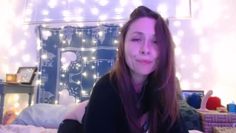 Snapshot of wingardiumleveveosa chatting on 12/20/24, 01:58 Eevie online show from 12/20/24, 01:58