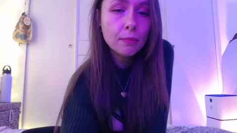 Snapshot of wingardiumleveveosa chatting on 01/10/25, 11:50 Eevie online show from 01/10/25, 11:50