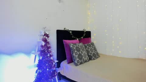Snapshot of wini_fer chatting on 12/31/24, 12:04 Wini Fer online show from 12/31/24, 12:04