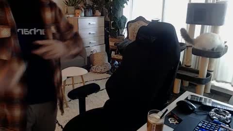 Snapshot of winnydepooh chatting on 10/15/25, 07:41 cream36 online show from 10/15/25, 07:41