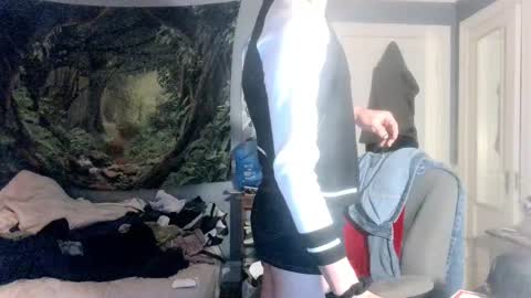 Snapshot of winter123137 chatting on 02/06/25, 12:43 Winter online show from 02/06/25, 12:43