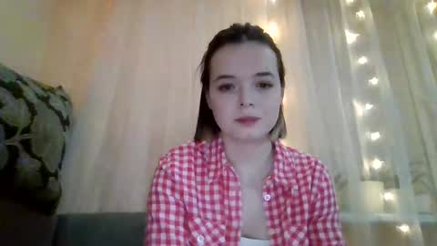 Snapshot of winter__white_rose chatting on 12/23/24, 03:55 Emma online show from 12/23/24, 03:55