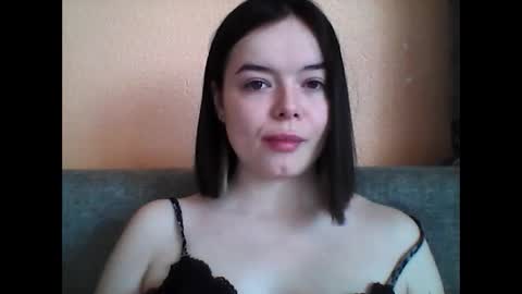 Snapshot of winter__white_rose chatting on 01/20/25, 01:21 Emma online show from 01/20/25, 01:21