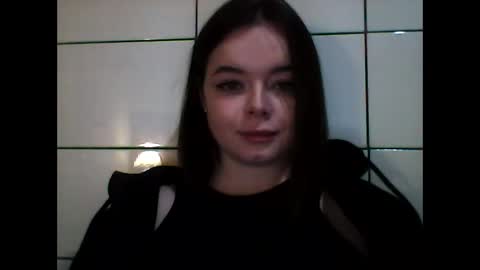 Snapshot of winter__white_rose chatting on 02/24/25, 03:53 Emma online show from 02/24/25, 03:53