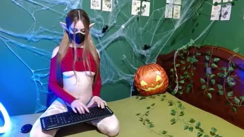 Snapshot of winter_elf chatting on 10/24/25, 03:47 Winter online show from 10/24/25, 03:47