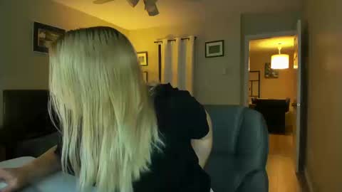 Snapshot of winter_miracle chatting on 10/18/25, 06:30 Winter Miracle online show from 10/18/25, 06:30