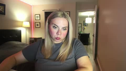 Snapshot of winter_miracle chatting on 11/02/25, 04:04 Winter Miracle online show from 11/02/25, 04:04