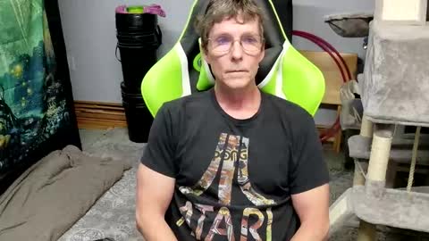 wirehead1970 online show from 10/19/25, 04:29