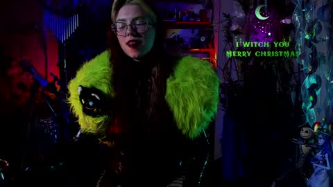 Snapshot of witch_fiona chatting on 12/23/24, 08:14 Goddess of two strapons - Mr. long Don Mr. Pinky online show from 12/23/24, 08:14